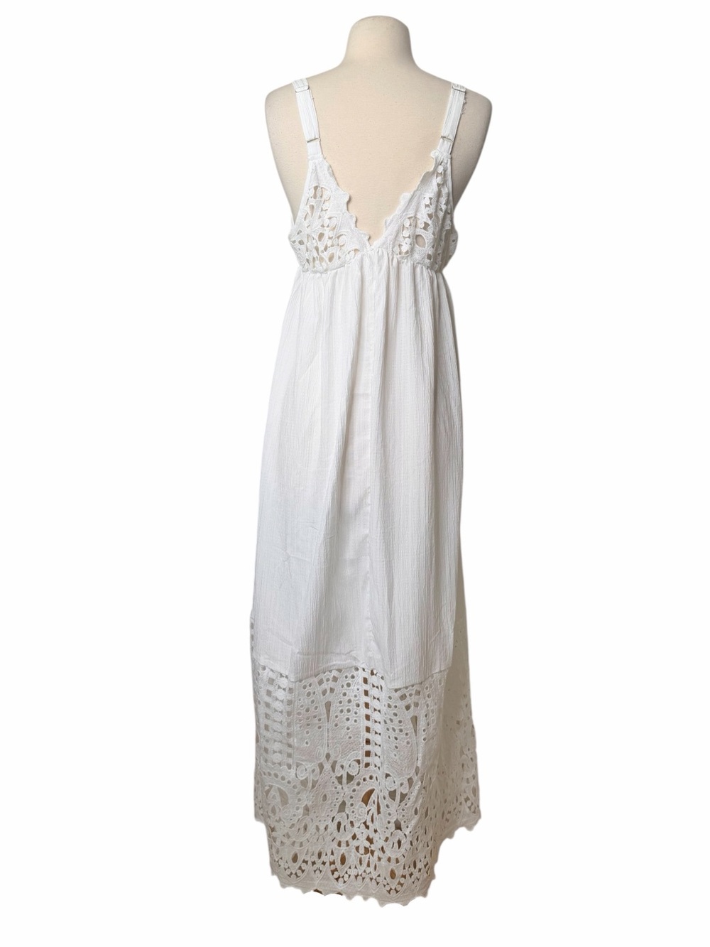 VINTAGE CROCHET WHITE MAXI SHIFT DRESS. - Picture 6 of 8